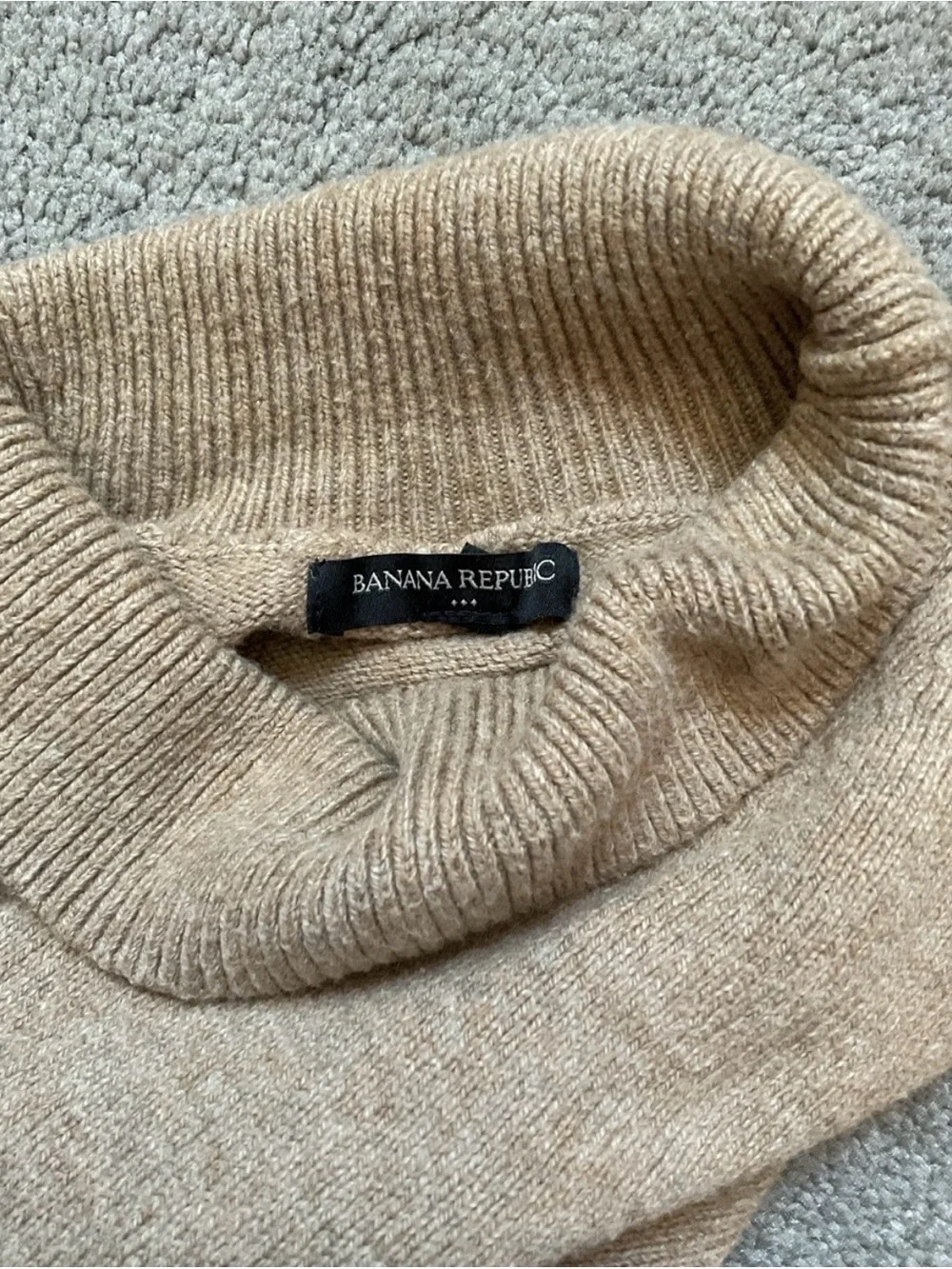Banana Republic Camel Tan Turtleneck Sweater Wool Blend Side Slits Medium
